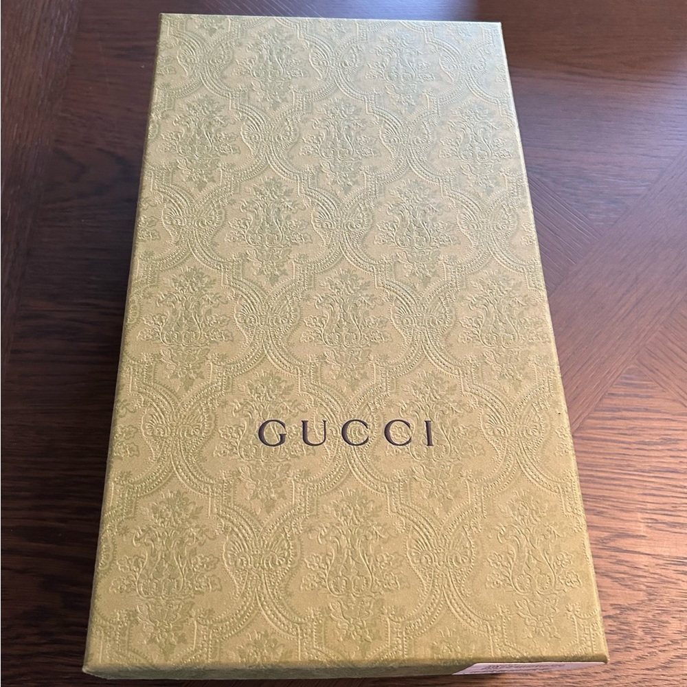 🎉HOST PICK🎉 GUCCI SHOEBOX WITH ORIGINAL TISSUE /PAPERWORK AND SHOE DUST BAGS - Picture 2 of 16